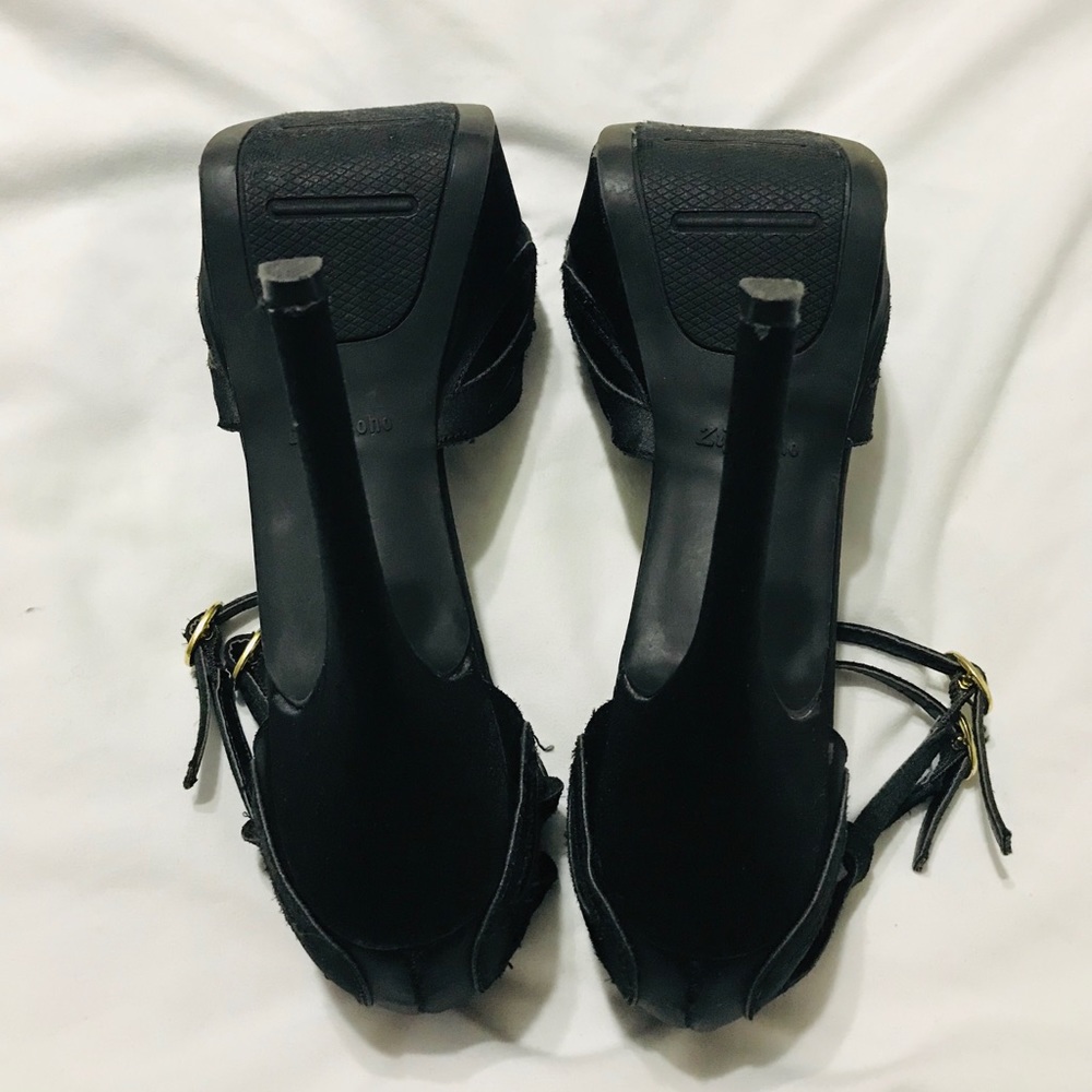 Heels - Picture 3 of 3